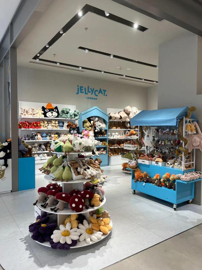 從毛絨玩具到社交貨幣 1457元高價背后的粉絲經(jīng)濟學(xué)